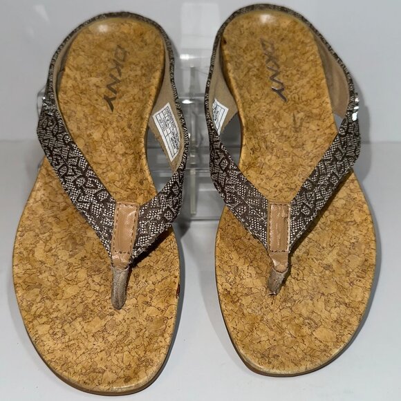 DKNY Signature Thong Sandals size 7.5 Brown Monogram Cork Look Sole HX1503 - Picture 1 of 7